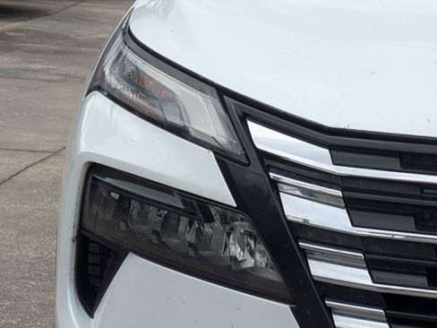 Used 2024 Nissan Rogue SV FWD image 10