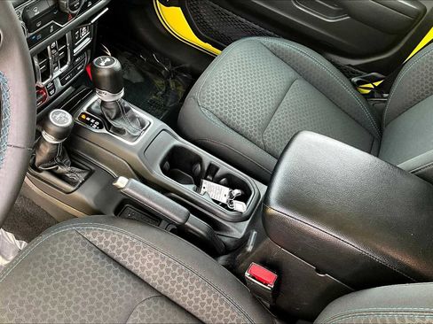 Used 2024 Jeep Wrangler Unlimited Rubicon 4xe image 16