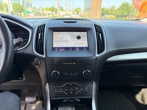 Used 2020 Ford Edge SEL w/ Cold Weather Package AWD/4WD image 5