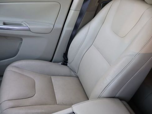 Used 2015 Volvo XC60 T5 Premier w/ Proximity Package image 22