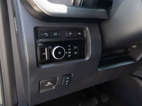 Used 2024 Ford F350 Platinum w/ FX4 Off-Road Package image 18