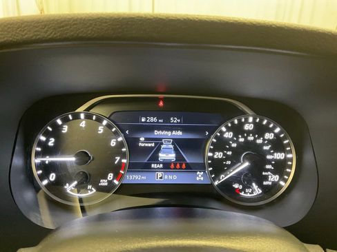 Used 2024 Nissan Frontier SV AWD/4WD image 7