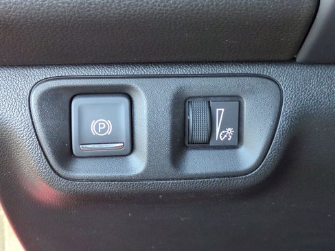 Certified 2023 GMC Acadia SLE w/ Driver Convenience Package image 17