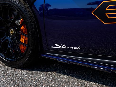 Used 2023 Lamborghini Huracan Sterrato image 19