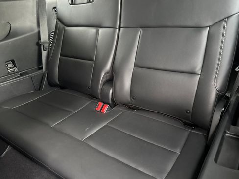 Used 2022 Ford Explorer XLT w/ Equipment Group 202A image 19