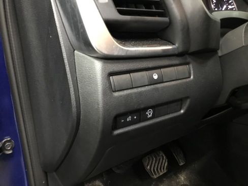 Used 2023 Nissan Rogue SV FWD image 9