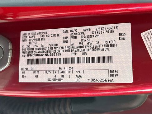 Used 2022 Ford Escape SE w/ SE Sport Appearance Package image 30