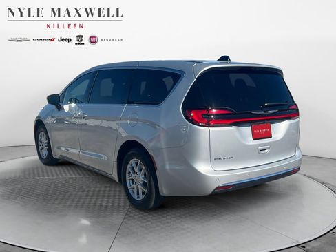 New 2026 Chrysler Pacifica Select image 14