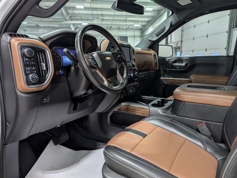 Used 2019 Chevrolet Silverado 1500 High Country image 9