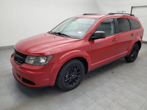 Used 2020 Dodge Journey SE w/ Blacktop Package FWD image 2