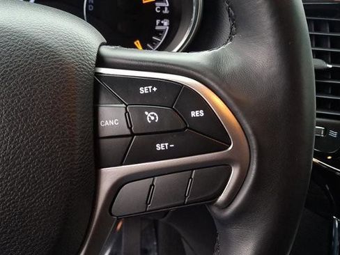 Used 2020 Jeep Grand Cherokee Laredo w/ 18" Wheel & 8.4" Radio Group RWD image 26