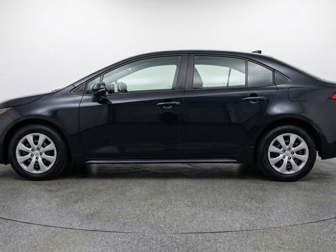 Used 2025 Toyota Corolla LE FWD image 5