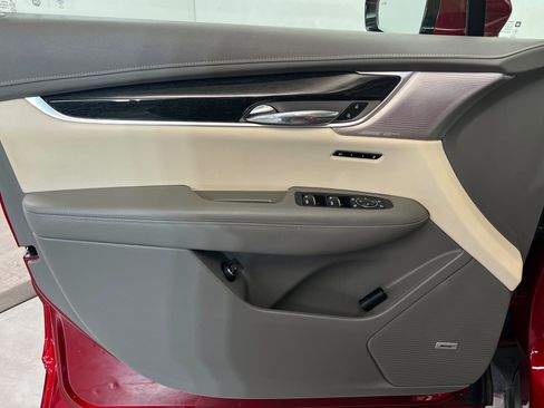 Used 2022 Cadillac XT6 Premium Luxury w/ Technology Package image 14