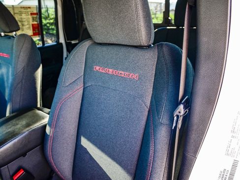 Used 2024 Jeep Gladiator Rubicon w/ Technology Group image 27