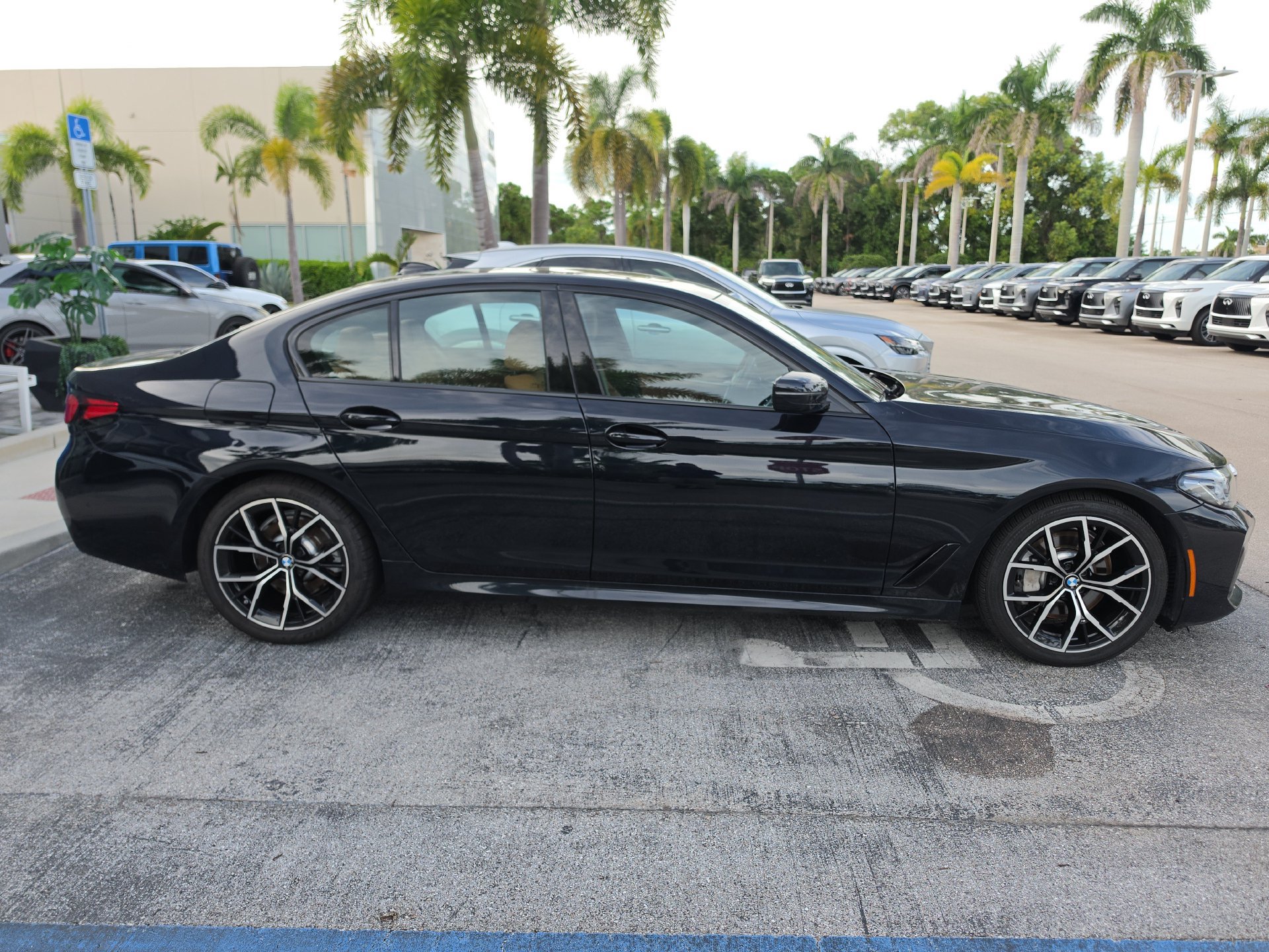 Used 2023 BMW 530i w/ M Sport Package RWD image 4