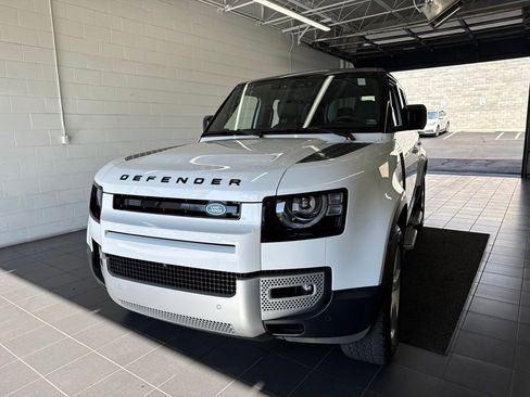 Used 2024 Land Rover Defender 110 SE AWD/4WD image 3