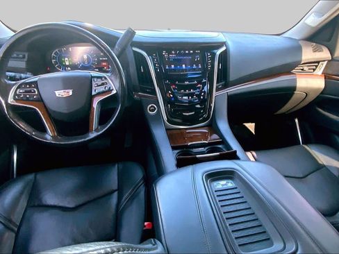 Used 2020 Cadillac Escalade Premium Luxury RWD image 16