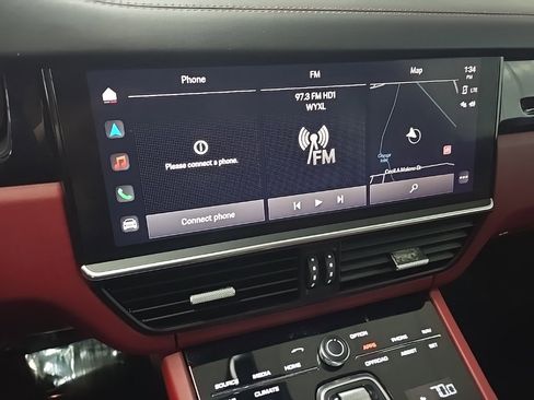 Used 2022 Porsche Cayenne Platinum Edition image 26