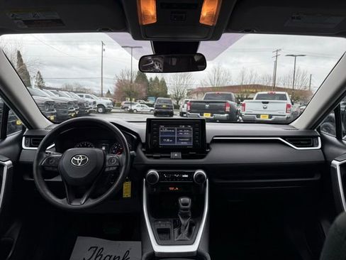 Used 2020 Toyota RAV4 LE image 18