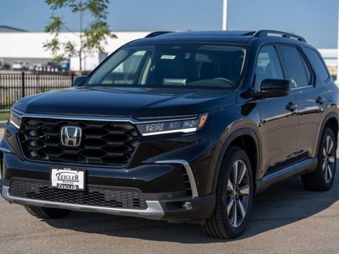 New 2025 Honda Pilot Touring image 3