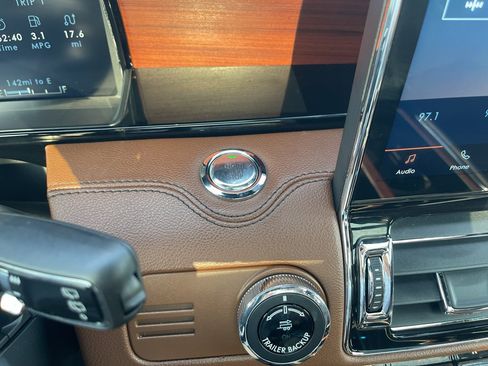 Used 2024 Lincoln Navigator L Reserve w/ Equipment Group 201A AWD/4WD image 17