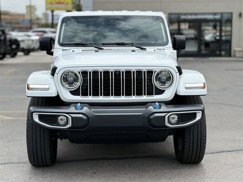 Used 2024 Jeep Wrangler Unlimited Sahara w/ Technology Group AWD/4WD image 2