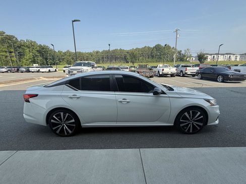 Used 2022 Nissan Altima 2.5 SR FWD image 7