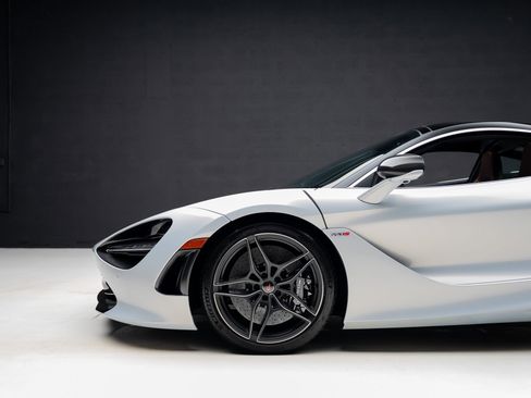 Used 2018 McLaren 720S image 18