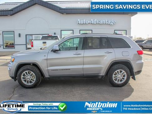 Used 2019 Jeep Grand Cherokee Laredo image 4