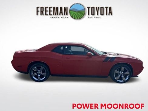 Used 2010 Dodge Challenger R/T image 4