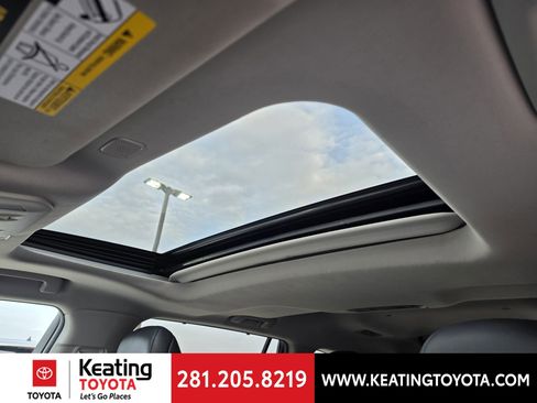 Used 2024 Toyota Highlander XLE FWD image 21