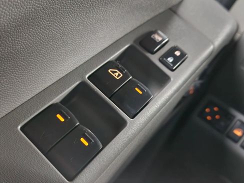 Used 2014 Nissan Frontier SV image 36