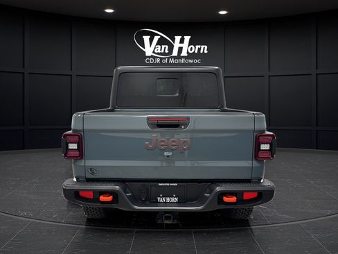 Used 2024 Jeep Gladiator Mojave w/ Technology Group AWD/4WD image 6