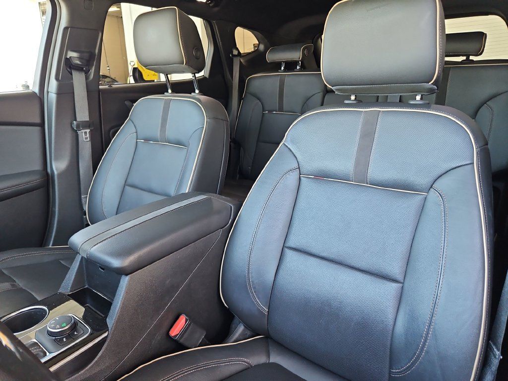 Used 2019 Chevrolet Blazer Premier w/ Sun and Wheels Package AWD/4WD image 27