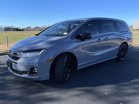 Certified 2025 Honda Odyssey Sport-L image 5