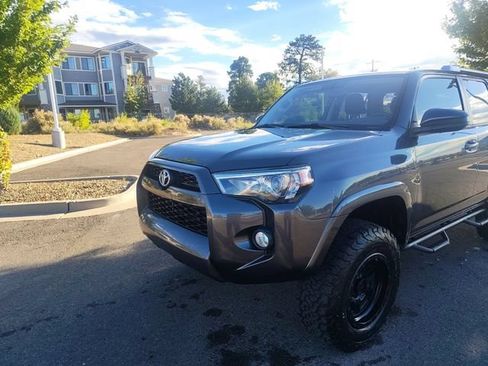 Used 2018 Toyota 4Runner SR5 AWD/4WD image 7