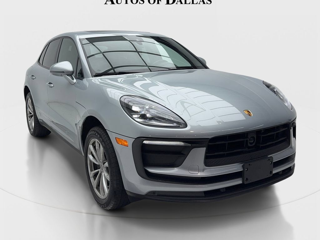 Used 2024 Porsche Macan AWD/4WD image 3