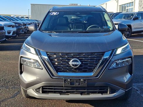 Used 2023 Nissan Rogue SV w/ SV Premium B Package image 2
