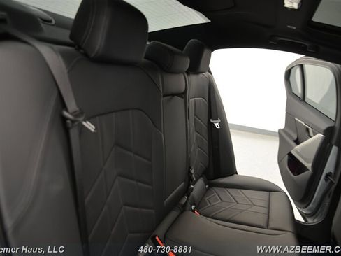 Used 2025 BMW 550e xDrive w/ Premium Package AWD/4WD image 23