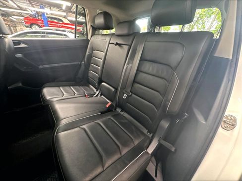 Used 2018 Volkswagen Tiguan SEL Premium AWD/4WD image 25