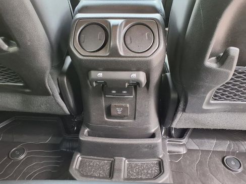Used 2024 Jeep Wrangler Unlimited Rubicon 4xe AWD/4WD image 18