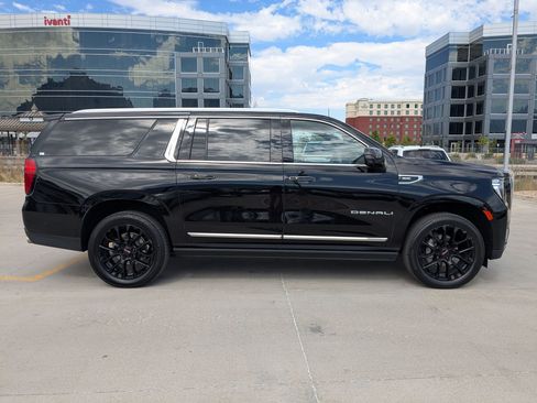 Used 2024 GMC Yukon XL Denali w/ Advanced Technology Package AWD/4WD image 7