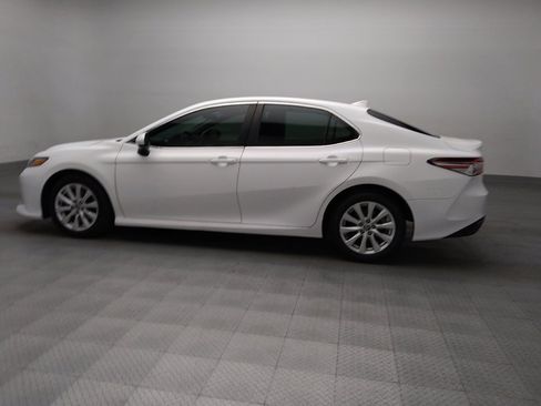 Used 2020 Toyota Camry LE image 3