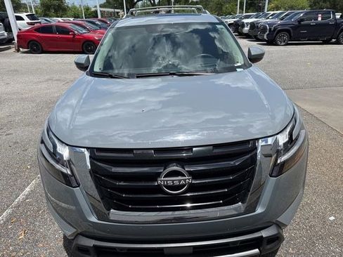 Used 2024 Nissan Pathfinder Platinum AWD/4WD image 2
