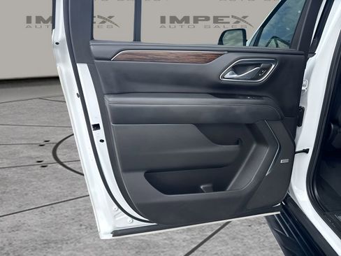 Used 2023 Chevrolet Suburban Premier RWD image 29