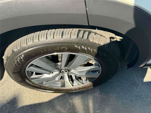 Used 2024 Nissan Pathfinder SL image 13