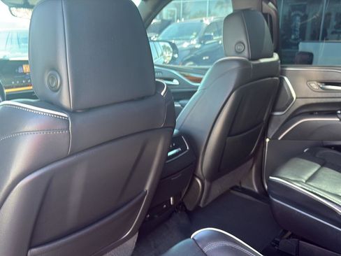 Used 2022 Cadillac Escalade ESV Premium Luxury RWD image 22