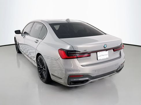 Used 2022 BMW 750i xDrive w/ Autobahn Package AWD/4WD image 3