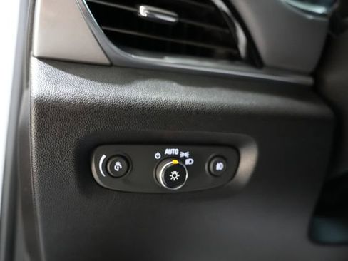 Used 2018 Chevrolet Traverse LT image 12