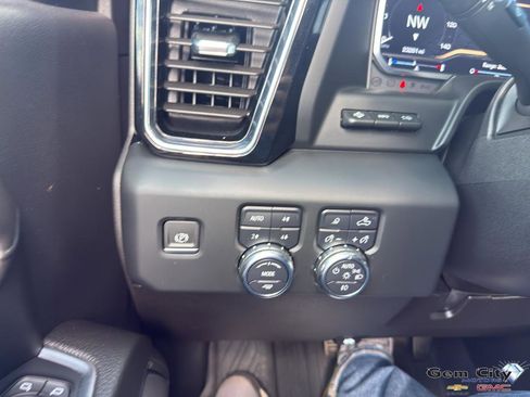 Used 2024 GMC Sierra 3500 Denali w/ Denali Reserve Package AWD/4WD image 27